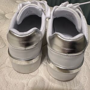 Nine West white Size 8.5 - like new